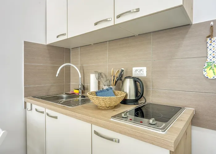 Lasta Losinj Town - Happy *